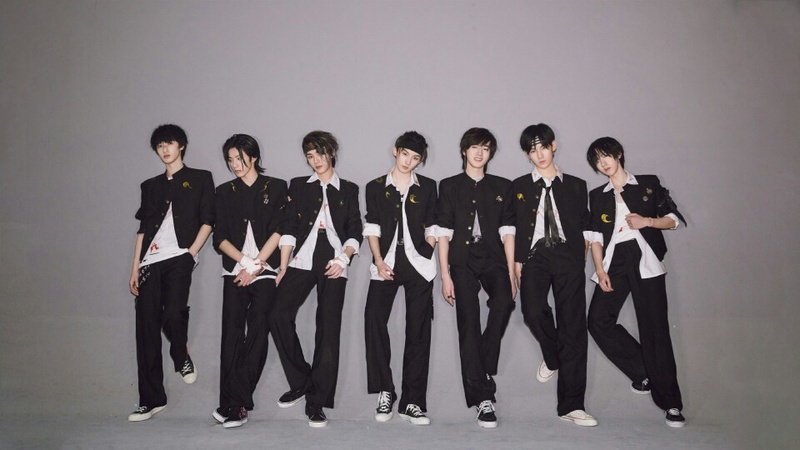 绝了!时代少年团TFING三代同台互鞠躬,这传承感谁看谁哭!